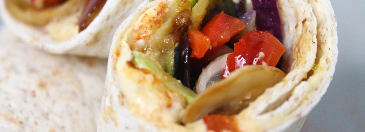 Receta: Wrap vegano de verduras a la plancha, hummus y hierbabuena. 