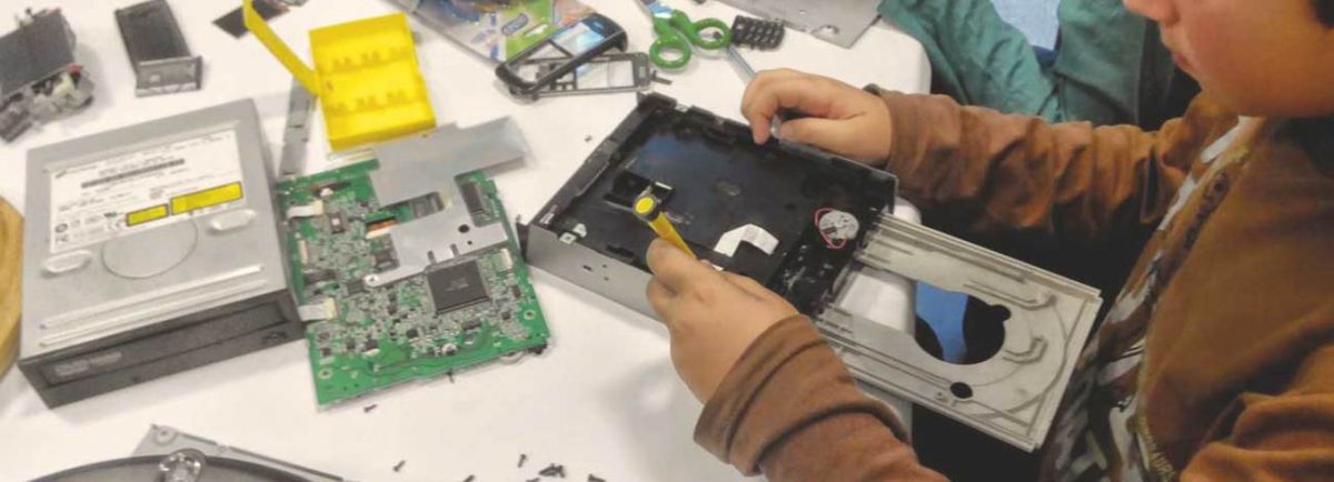 NIÑOS QUE SABEN HACER ROBOTS