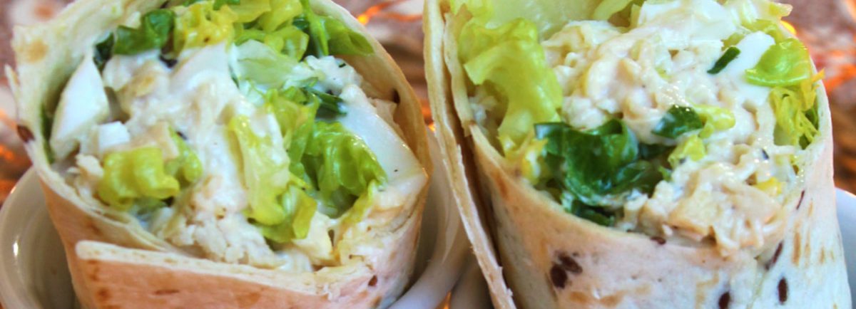 WRAP DE POLLO DESMIGADO, HUEVO Y MAYONESA