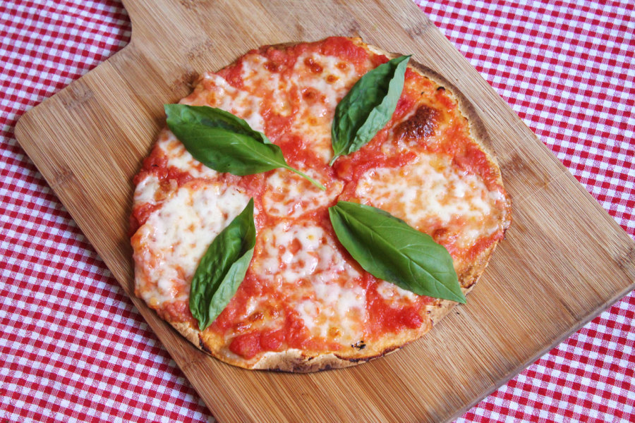 pizza margarita sin masa ni levadura super facil